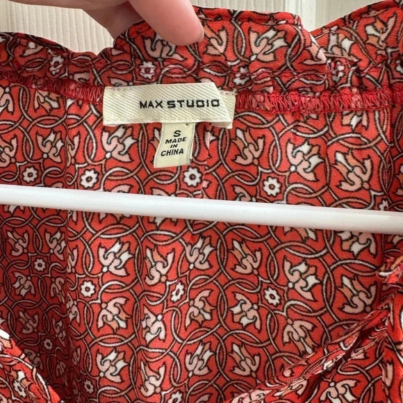 Max Studio v neck patterned blouse - Picture 2 of 6